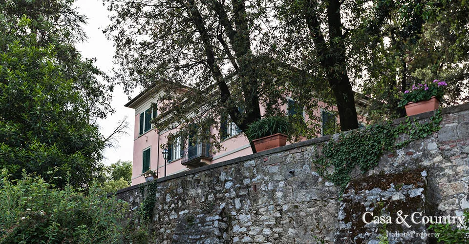 6 bed  For Sale in Lucca,  - 2