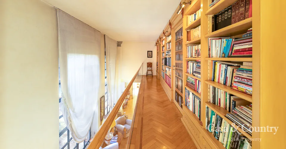 8 bed  For Sale in Florence,  - photo 17