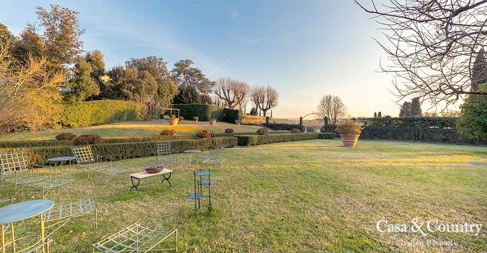 8 bed  For Sale in Florence,  - photo 9