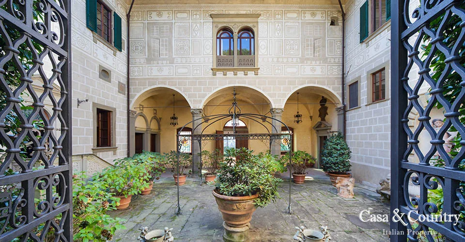 12 bed  For Sale in Florence, 