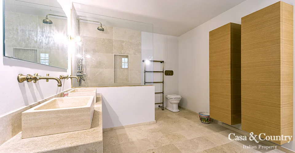 7 bed  For Sale in Florence,  - photo 56