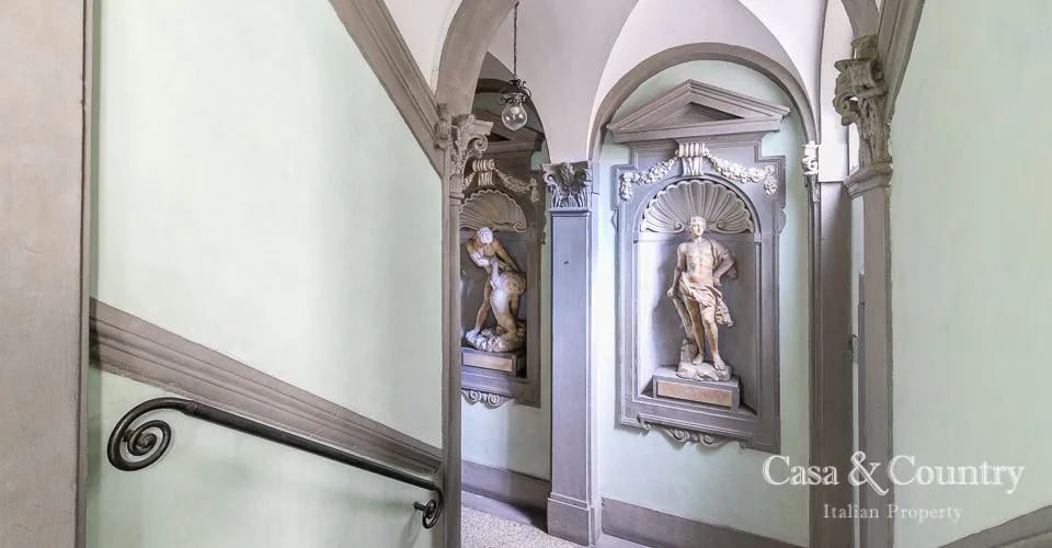 17 bed  For Sale in Florence,  - 3