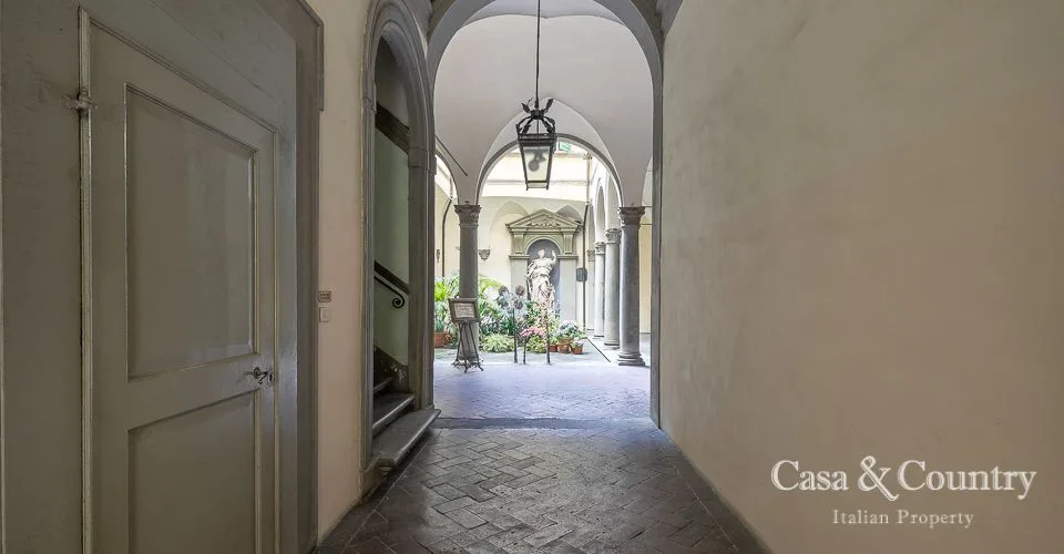 17 bed  For Sale in Florence,  - 1