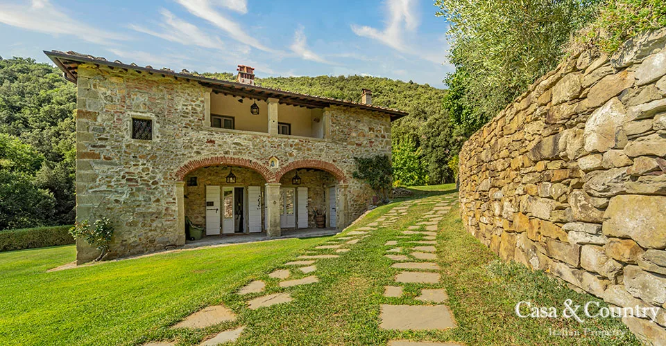 7 bed  For Sale in Loro Ciuffena,  - photo 7