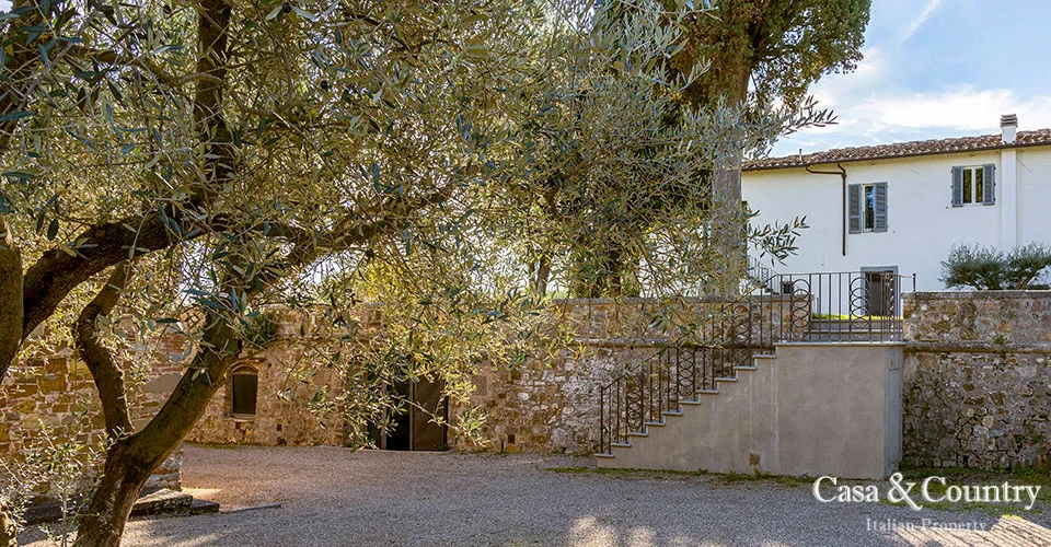 7 bed  For Sale in Florence,  - photo 7