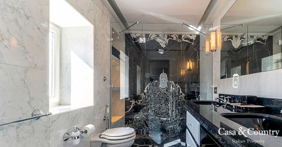 7 bed  For Sale in Florence,  - photo 26