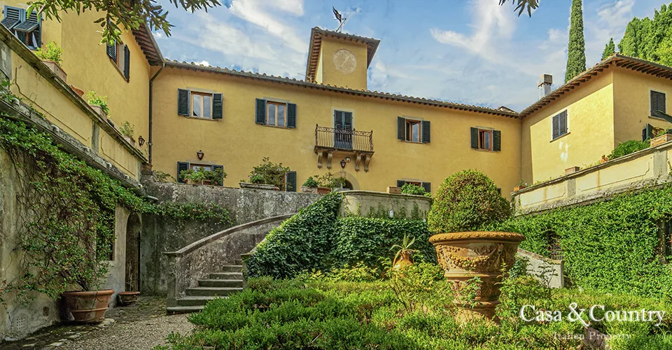 9 bed  For Sale in Florence,  - 1