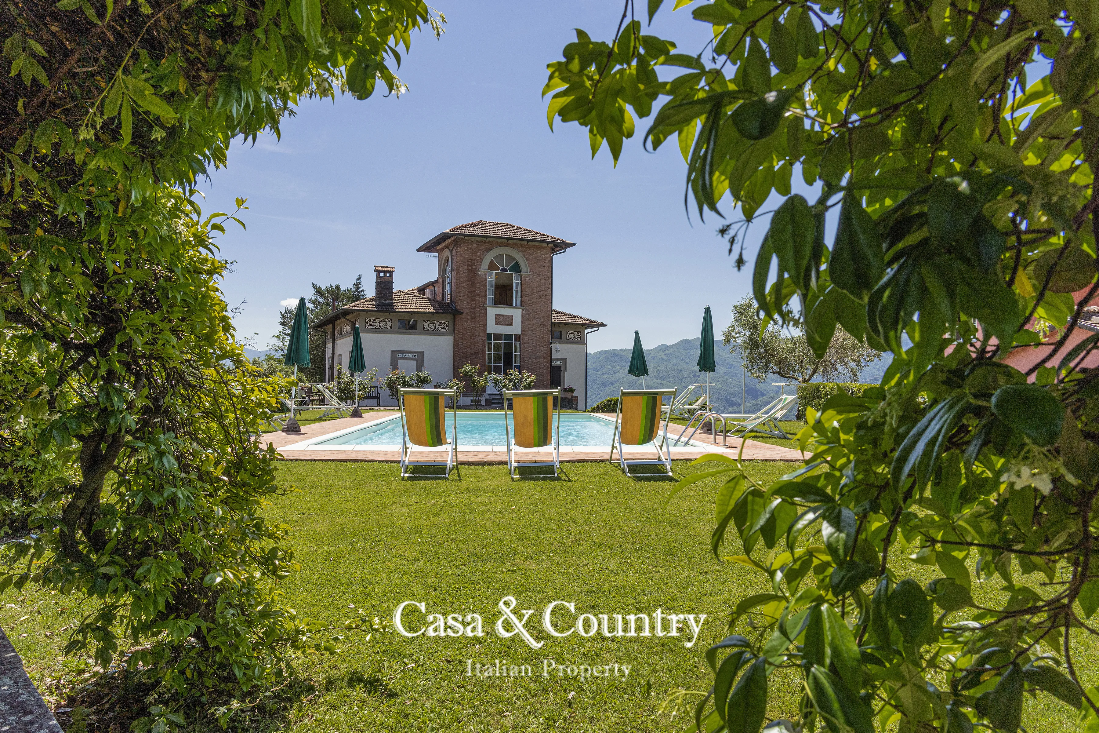 5 bed  For Sale in Lucca,  - 2