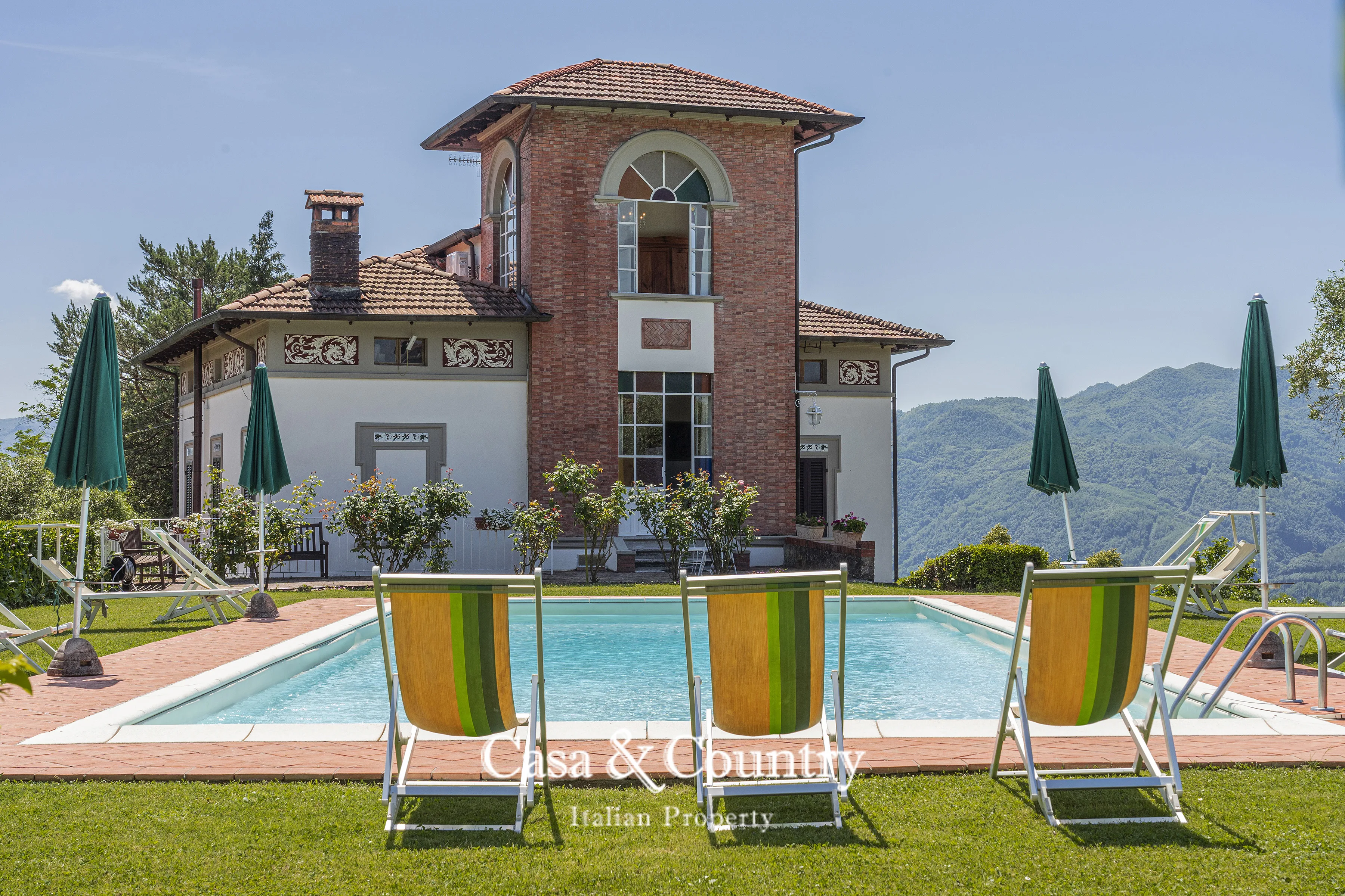 5 bed  For Sale in Lucca,  - 1
