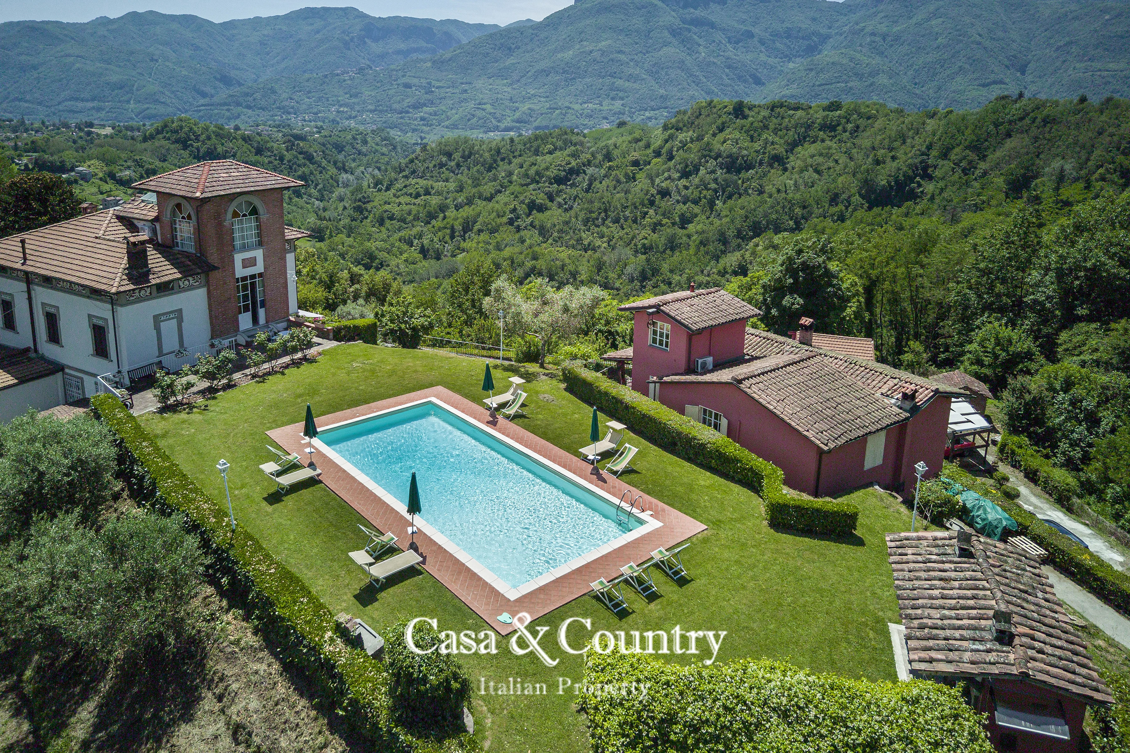 5 bed  For Sale in Lucca,  - 5