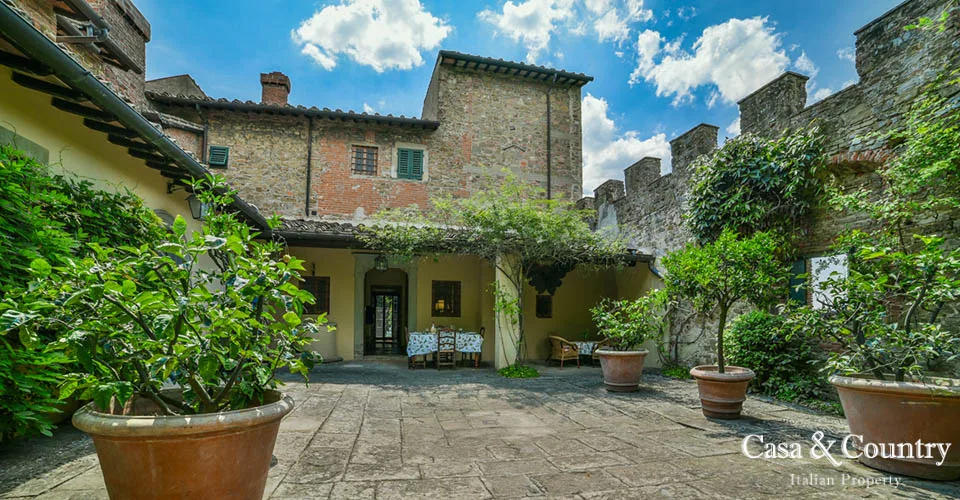 7 bed  For Sale in Florence, 