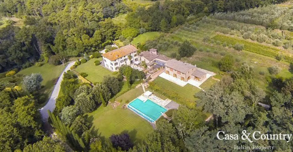 11 bed  For Sale in Lucca, 