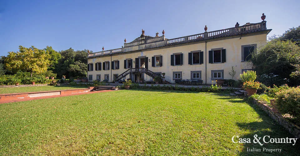 9 bed  For Sale in Lucca, 
